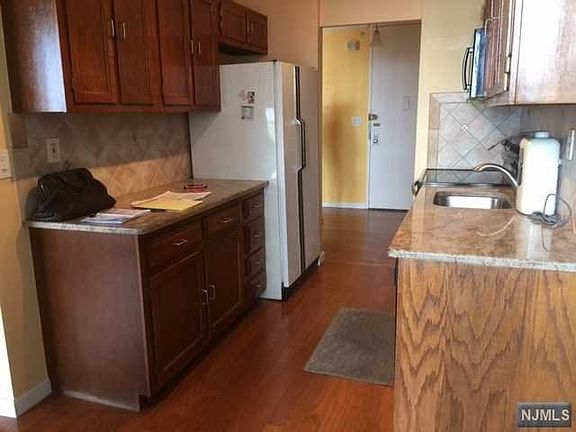 5th image of 300 Winston Dr APT 2001