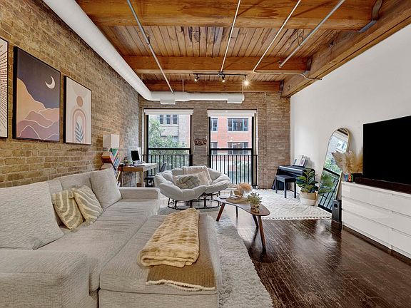 3rd image of 225 W Huron St APT 211