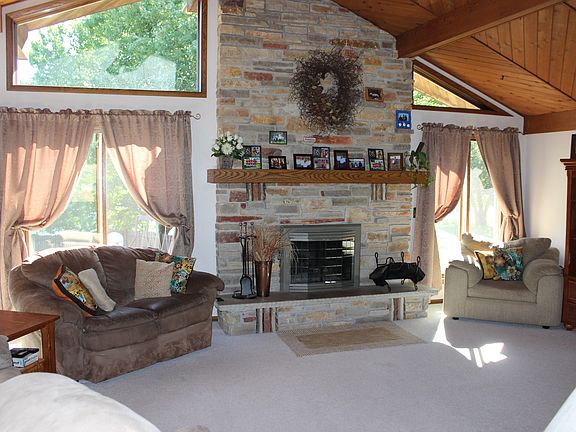 LIving room/fireplace