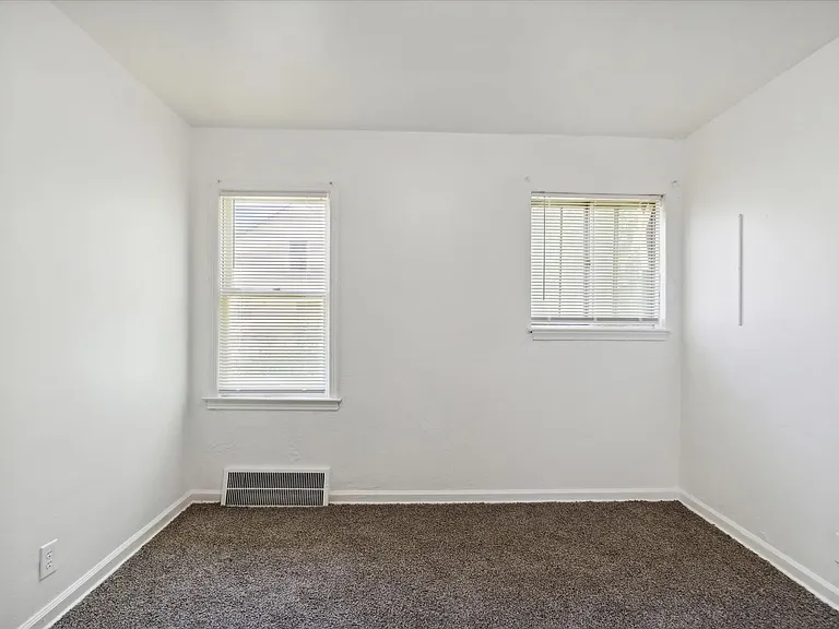 19400 Harlow St — Photo 10