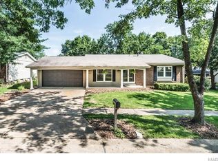 689 Woodrun Ct, Ballwin, MO