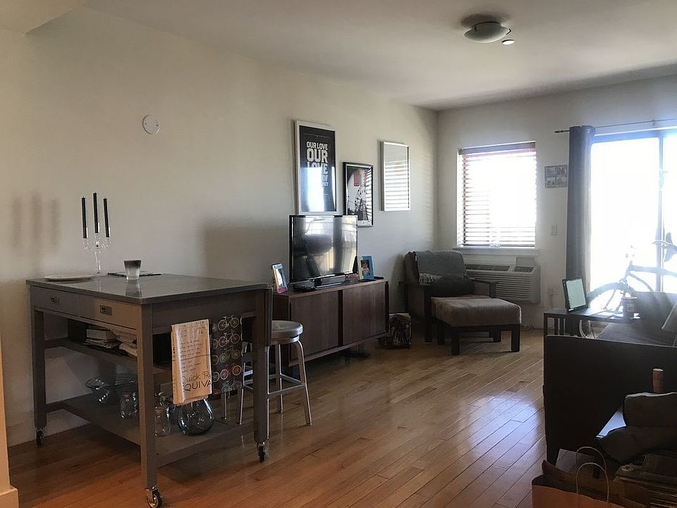 1st image of 3135 31st St APT 515