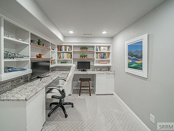 4th image of 874 Parkside Dr