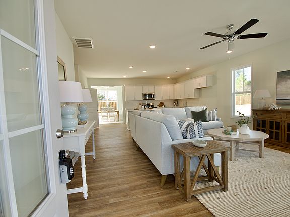 Photo represents a previous build. Current selections may vary.