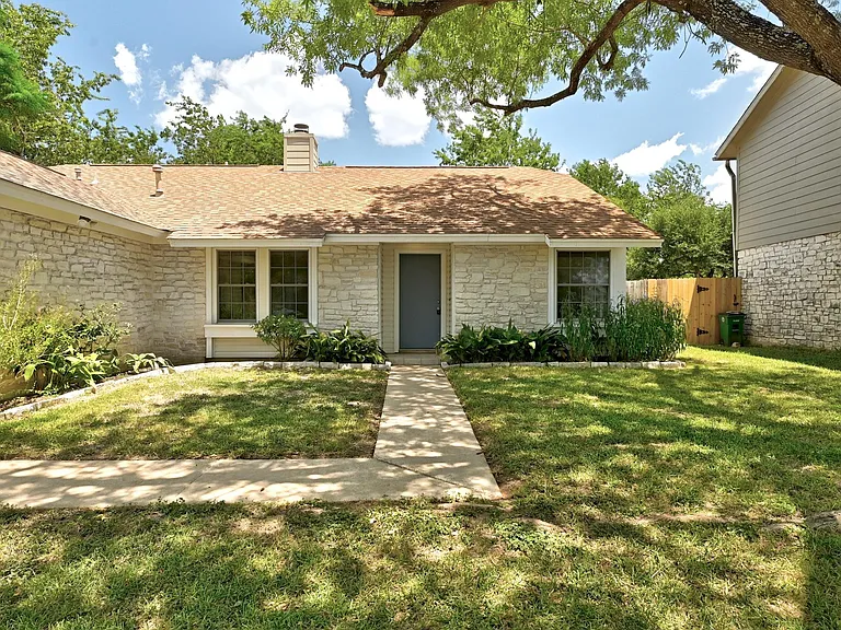 2702 Goldbridge Dr — Photo 2