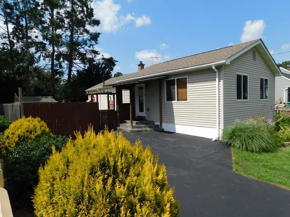 54 Royalton St, Chicopee, MA 01020