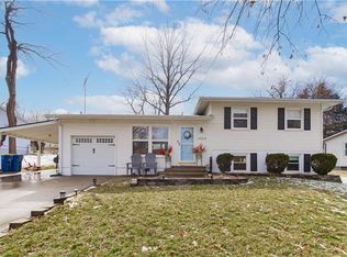 1004 S Prairie St, Liberty, MO 64068