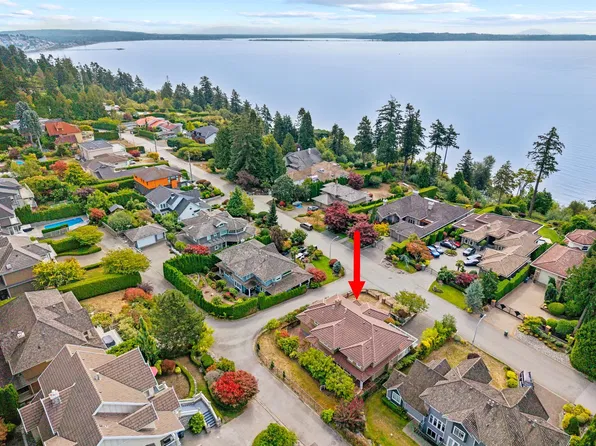 13477 13a Ave, Surrey, BC V4A 1C5