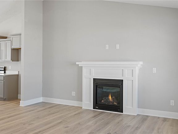5th image of 503 NE Vista Ln
