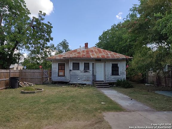 2nd image of 1011 Burleson St