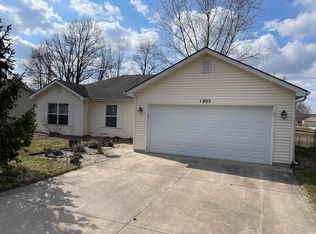 1205 Hideaway Dr, Auburn, IN 46706