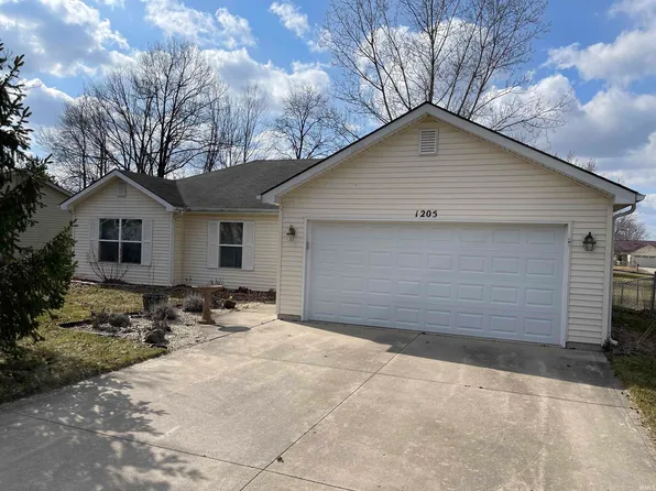 1205 Hideaway Dr, Auburn, IN 46706