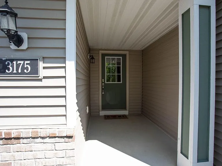 3175 Frontier Dr — Photo 2