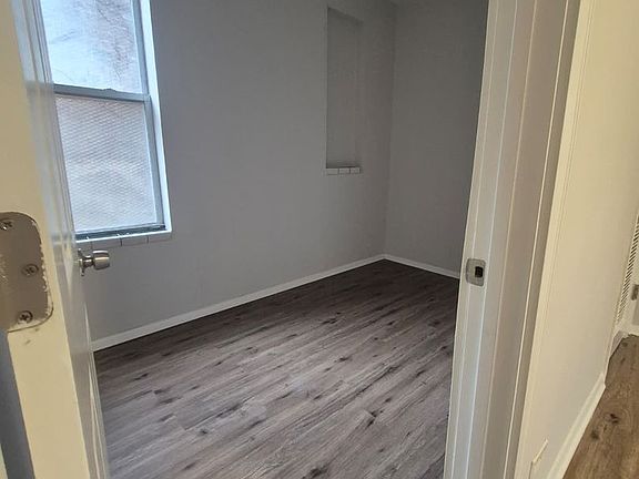 3rd image of 2143 S Fairfield Ave #1R