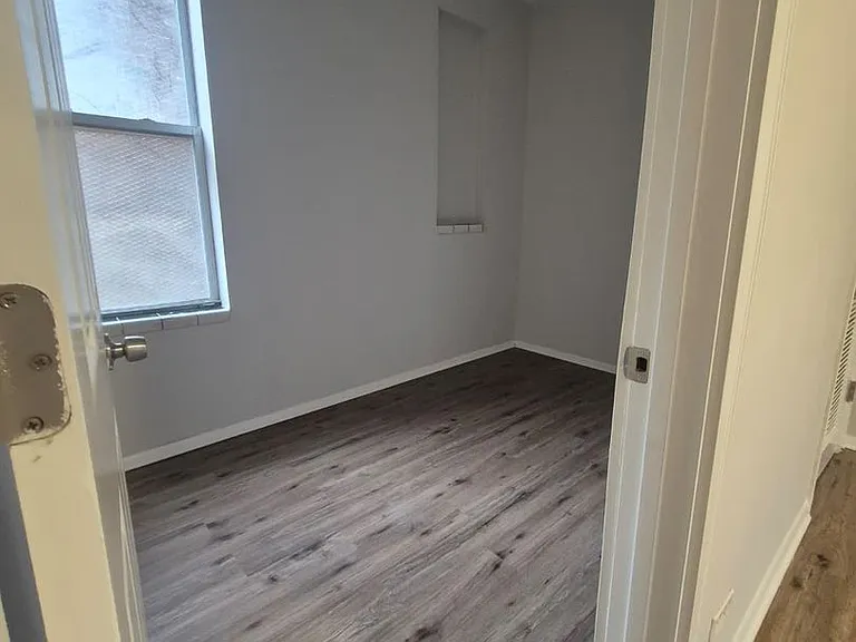 2143 S Fairfield Ave — Photo 3