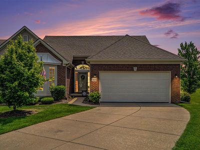 1360 Gloucester Ct, Walled Lake, MI, 48390