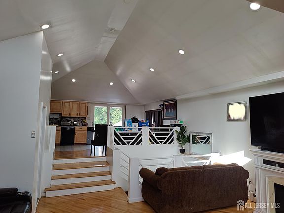4th image of 1512 41st St