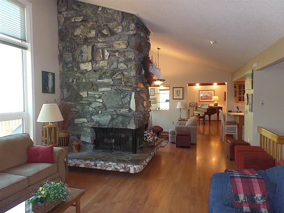 2nd image of 947 Reindeer Dr