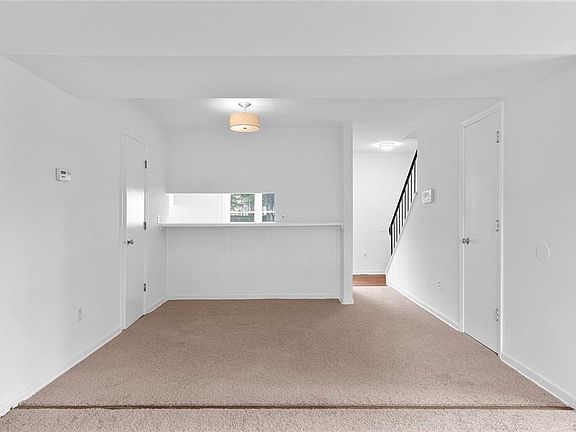 5th image of 401 Hickorywood Cir