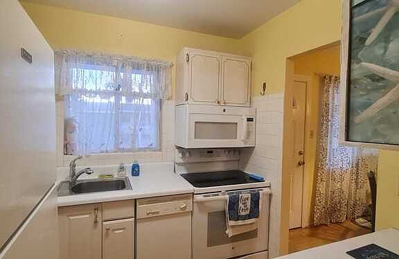 4th image of 1874 Sunny Dr #F32