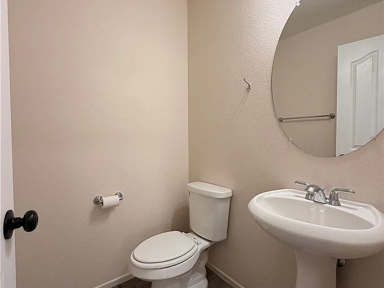 469 Royal Bridge Dr — Photo 8