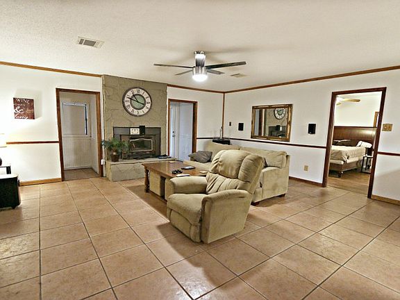 5th image of 115 Clearwater Cir