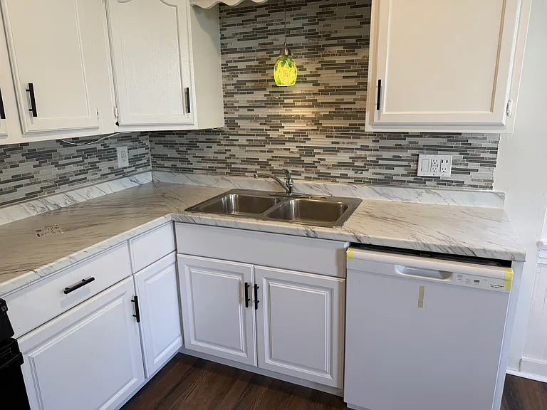 209 Rear 21 — Photo 9