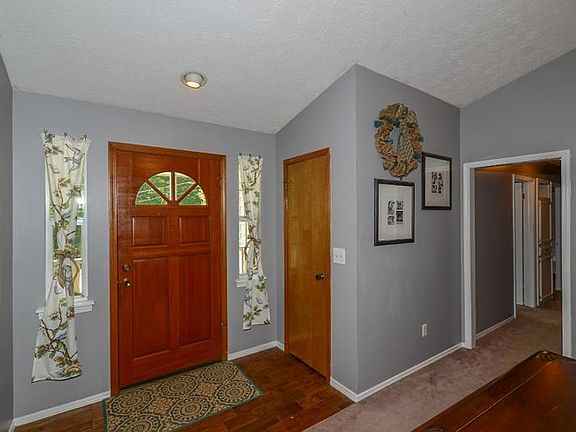 4th image of 1062 Ashwood Cir