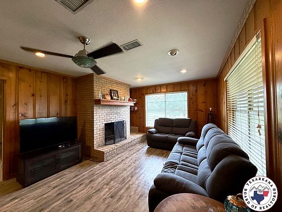 2nd image of 184 E Elliot Ln