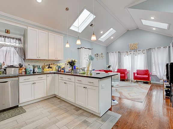 2nd image of 95 W 18th St #2