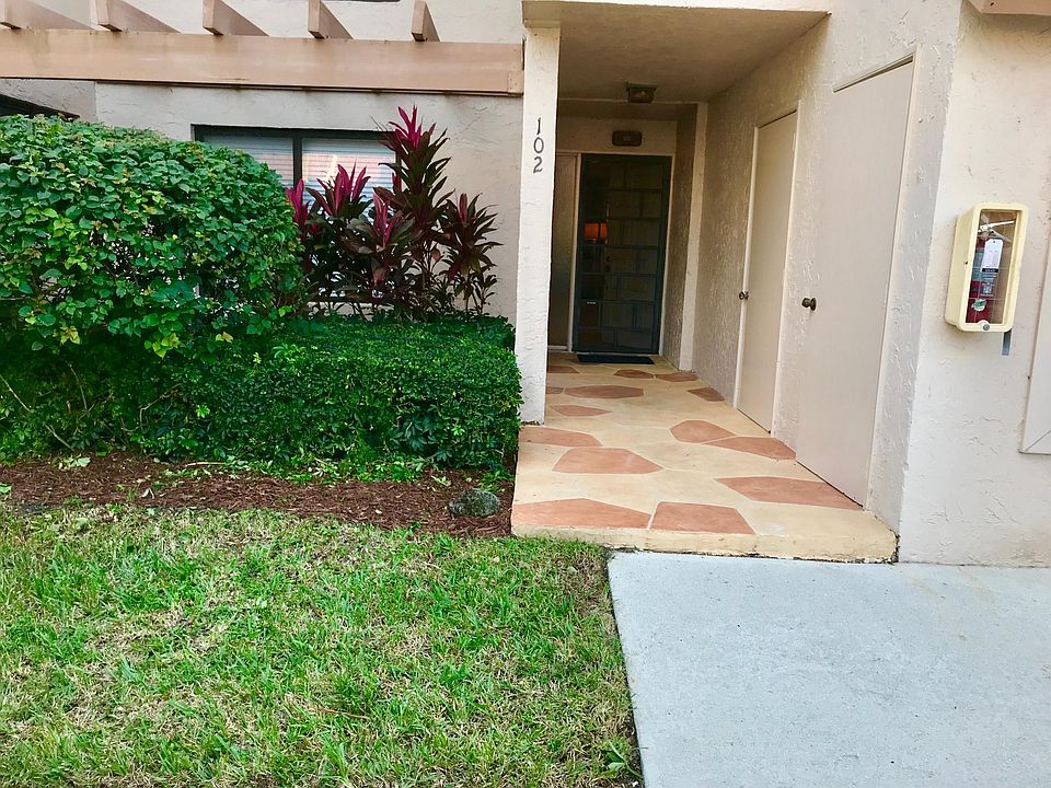 1st image of 5660 Fairway Park Dr APT 102
