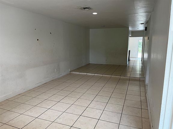3rd image of 10901-B NW 41st Drive