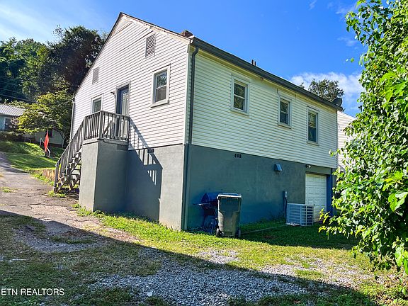 3rd image of 1037 Valley Ave