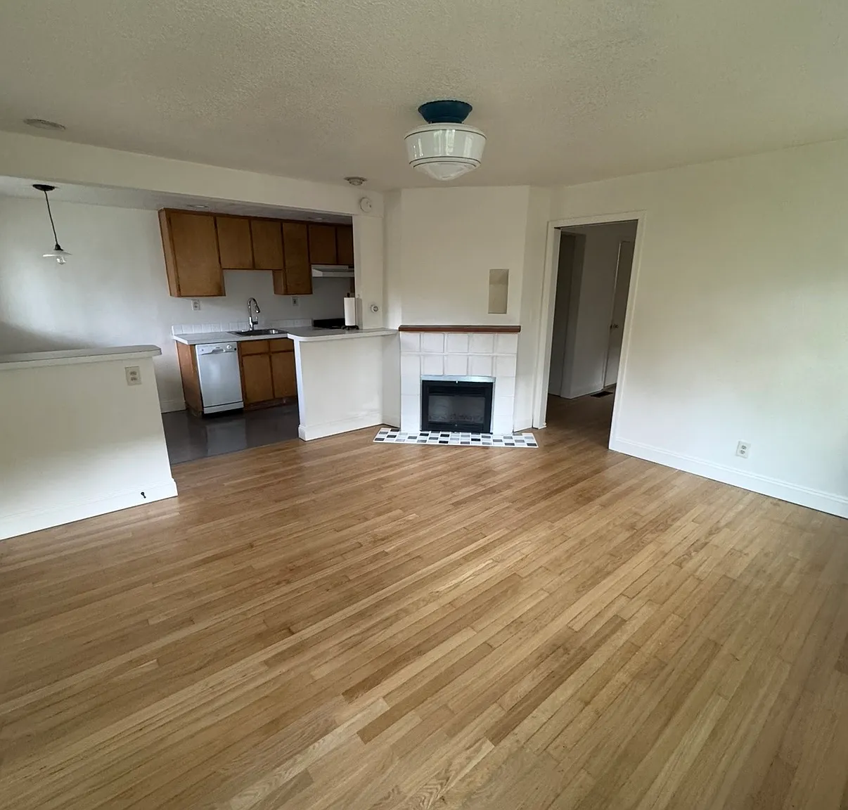 1 bed, 650 sqft, $2,100 — Photo 3