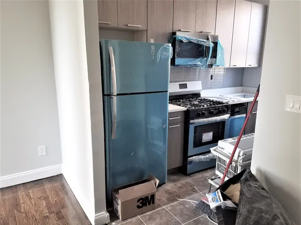 928 Myrtle Avenue image 1 of 7