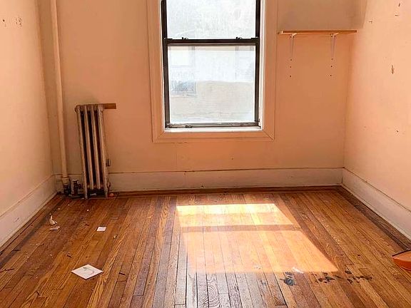 3rd image of 576 Parkside Ave #A4