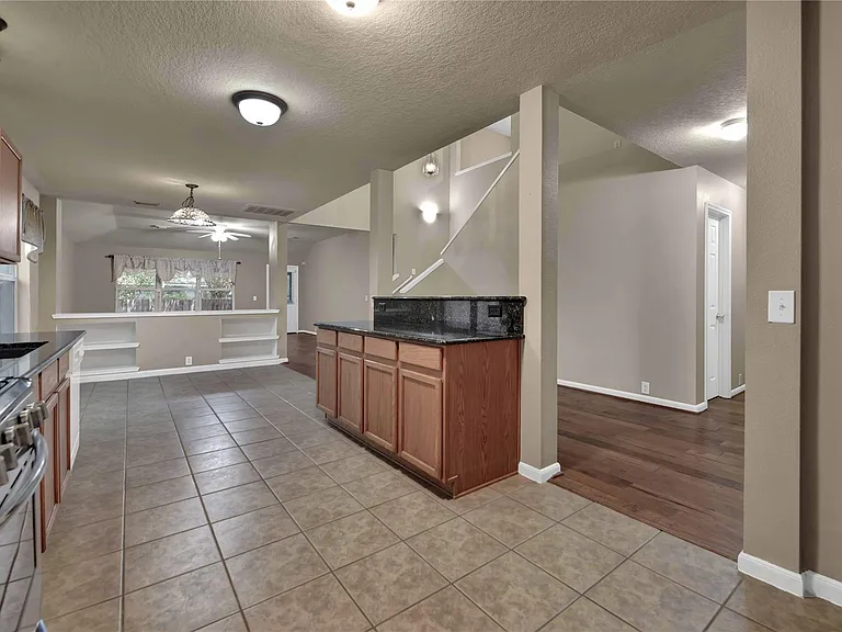 2706 Woodspring Forest Dr — Photo 8