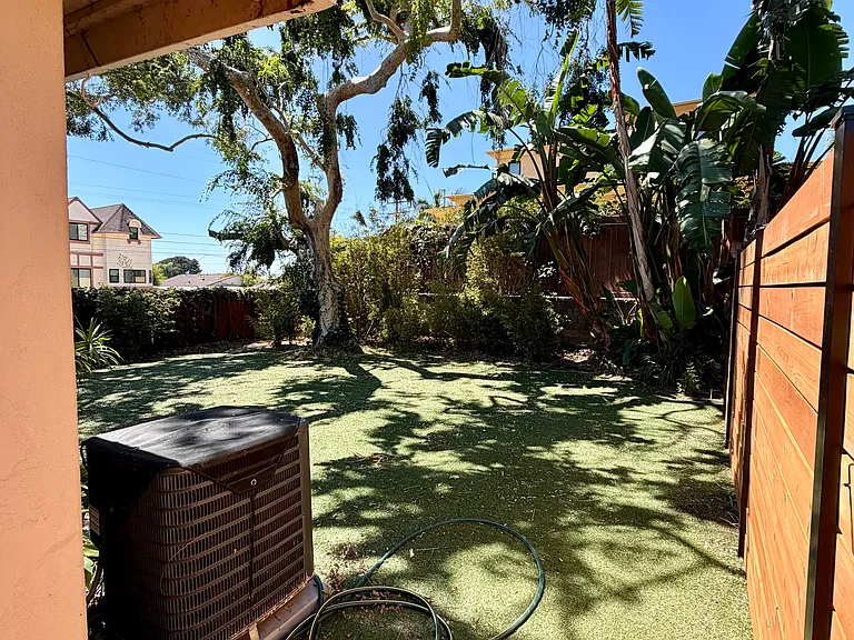 6833 Draper Ave — Photo 10