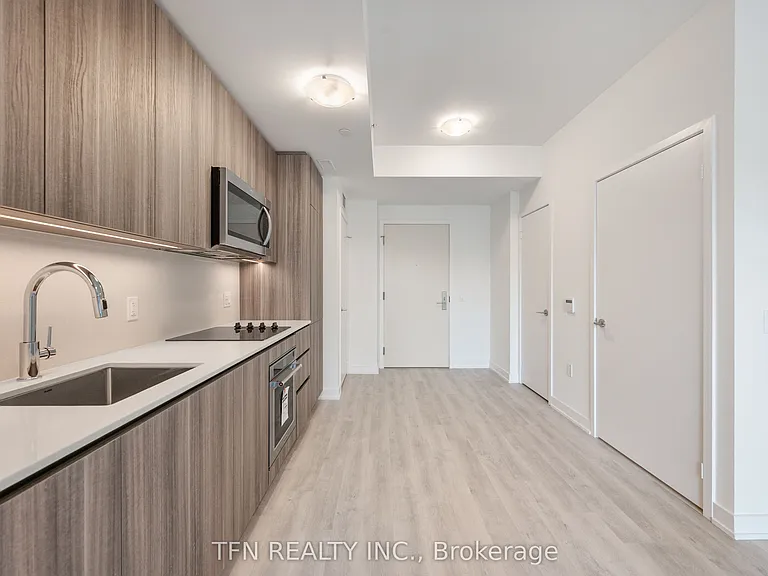 15 Richardson St #411 — Photo 4