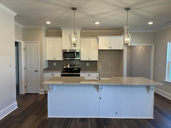 2nd image of 909 Holbrook Drive