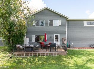 34W939 Stanton Dr APT C, St Charles, IL
