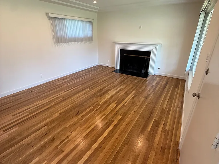 1216 E Glenoaks Blvd #1 — Photo 6
