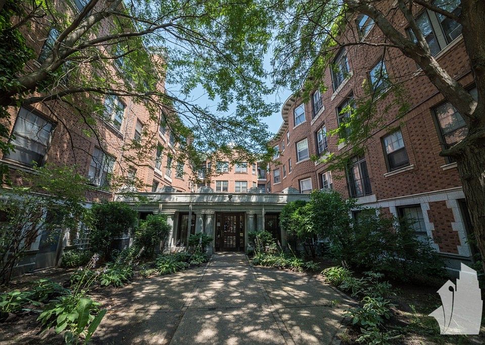 1st image of 1154 W Lunt Ave APT 214