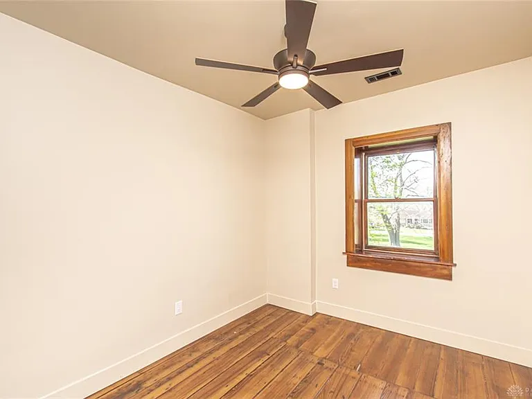 117 Montgomery Ave — Photo 45
