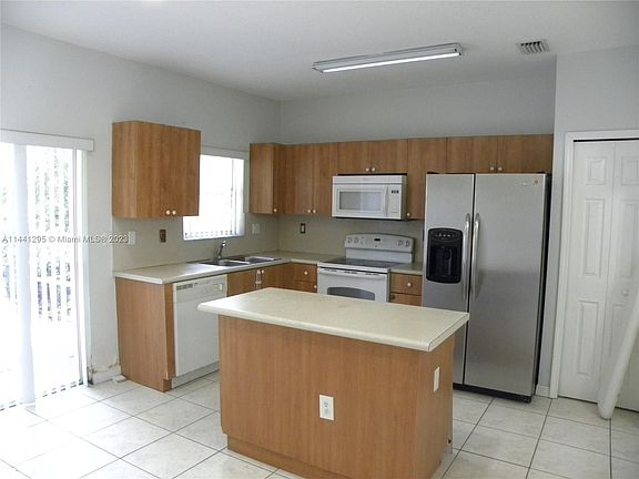 2nd image of 1617 SE 30th St #1617