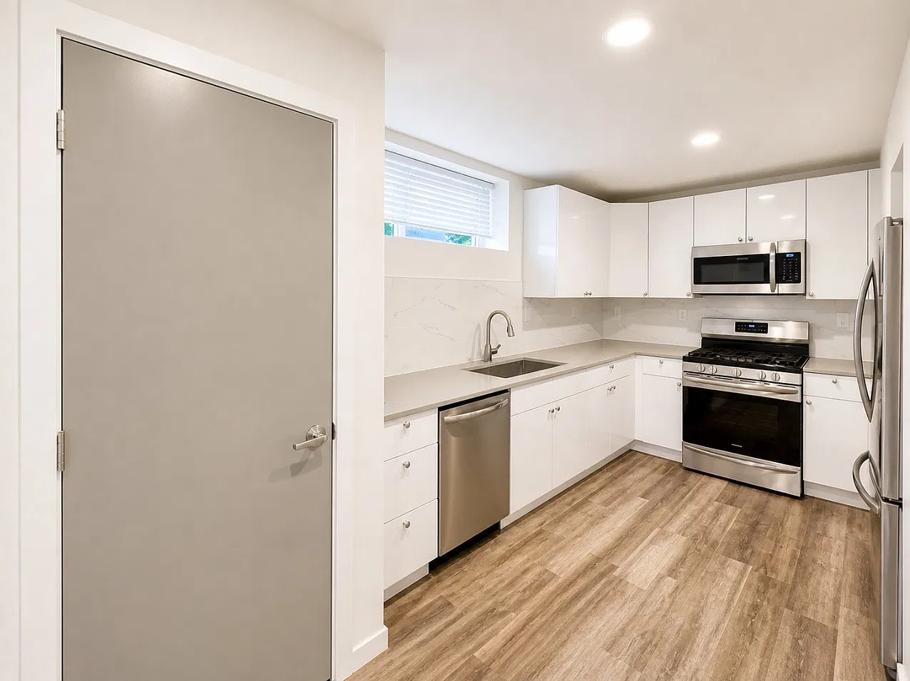 10 bed, 3.5 bath, 1800 sqft, $1,000 — Photo 2