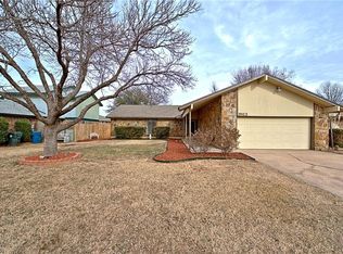 9113 Oak Cliff Dr, Midwest City, OK 73130