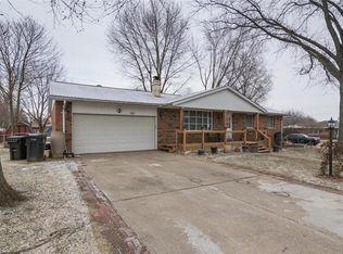 102 Big Bend Dr, Wood River, IL 62095