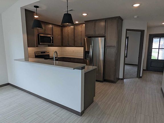 4th image of 1525 Blaines Way