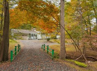 225 Valley Dr, Watchung, NJ 07069